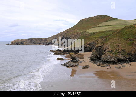 Bica's Rock und Llangrannog Strand aus der Feder gesehen - rhip Landspitze, die Cardigan Bay, Ceredigion, Wales, Großbritannien, USA, UK, Europa Stockfoto