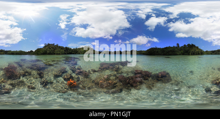 360 Grad Panorama Ansicht von Indonesien - Raja Ampat Inseln - Pulau Gam, versteckte Bucht