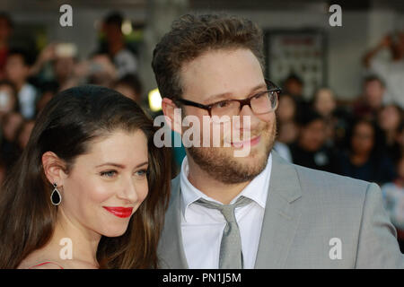 Seth Rogen und Frau Lauren Miller am Universal Pictures Weltpremiere von "Nachbarn". Ankünfte am Regency Dorf Theater in Westwood, CA, 28. April 2014 statt. Foto von Joe Martinez/PictureLux Stockfoto