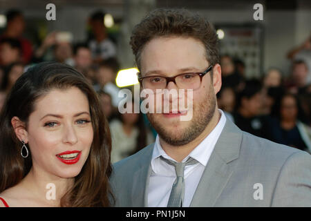 Seth Rogen und Frau Lauren Miller am Universal Pictures Weltpremiere von "Nachbarn". Ankünfte am Regency Dorf Theater in Westwood, CA, 28. April 2014 statt. Foto von Joe Martinez/PictureLux Stockfoto