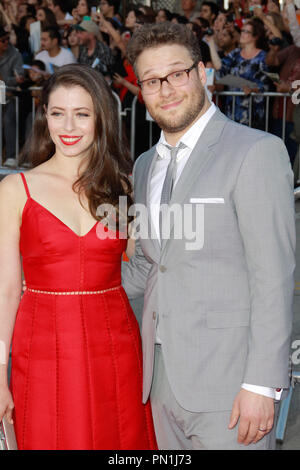 Seth Rogen und Frau Lauren Miller am Universal Pictures Weltpremiere von "Nachbarn". Ankünfte am Regency Dorf Theater in Westwood, CA, 28. April 2014 statt. Foto von Joe Martinez/PictureLux Stockfoto