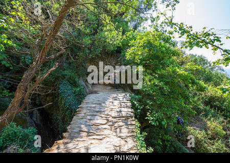 Wandern die Wanderwege in der Nationalpark von Cinque Terre, zwischen den 5 kleine Dörfer - ligury - Italien Stockfoto