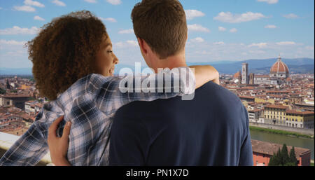 Tausendjährige Paar genießt man einen herrlichen Blick auf Florenz Italien Stockfoto