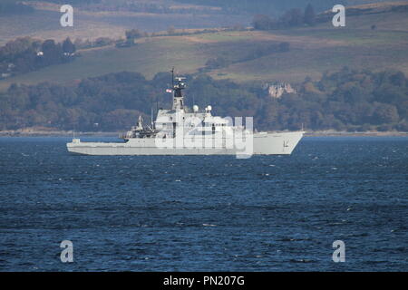 HMS Severn (P 282), ein Fluss-Klasse patrol Schiff der Royal Navy betrieben, aus Greenock während der Übung gemeinsame Krieger 16-2. Stockfoto