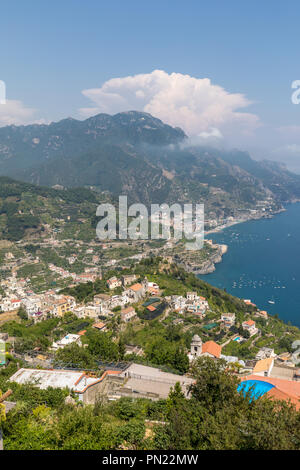 Blick über den Golf von Salerno von Ravello, Kampanien, Italien Stockfoto