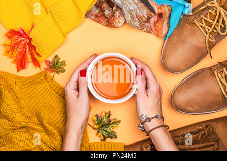 Frau Herbst Mode einstellen Stockfoto