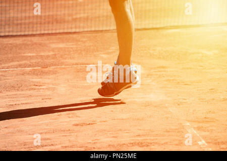 Beine der männlichen Tennisspieler. Schließen Sie herauf Bild Stockfoto