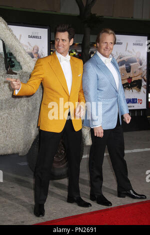 Jim Carrey, Jeff Daniels 11/03/2014 'Dumme und Dümmer zu 'Premiere im Regency Dorf Theater in Westwood, CA Foto von kazuki Hirata/HNW/PictureLux Stockfoto