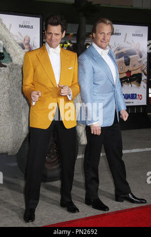 Jim Carrey, Jeff Daniels 11/03/2014 'Dumme und Dümmer zu 'Premiere im Regency Dorf Theater in Westwood, CA Foto von kazuki Hirata/HNW/PictureLux Stockfoto