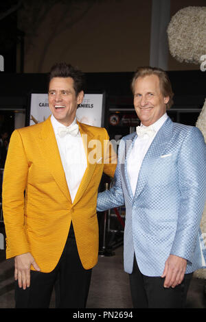 Jim Carrey, Jeff Daniels 11/03/2014 'Dumme und Dümmer zu 'Premiere im Regency Dorf Theater in Westwood, CA Foto von kazuki Hirata/HNW/PictureLux Stockfoto