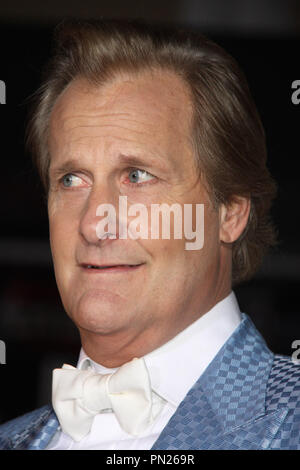 Jeff Daniels 11/03/2014 'Dumme und Dümmer zu 'Premiere im Regency Dorf Theater in Westwood, CA Foto von kazuki Hirata/HNW/PictureLux Stockfoto