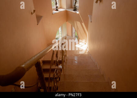 Moderne Treppe oder Hang aus Marmor Material Stockfoto