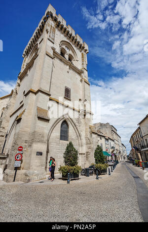 VILLENEUVE-LEZ-AVIGNON, Frankreich - 11 AUGUST 2017: Stiftskirche Notre-Dame von Villeneuve-lez-Avignon Stockfoto