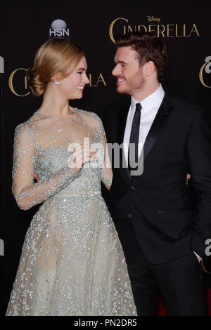 Lily und James Richard Madden bei der Weltpremiere von Disney's 'Cinderella' an der TCL Chinese Theatre in Hollywood, CA, 1. März 2015 statt. Foto von Joe Martinez/PictureLux Stockfoto