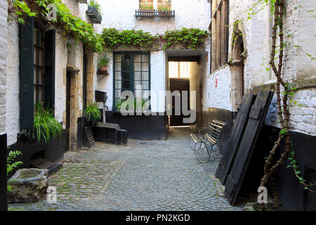 Die mittelalterliche Gasse namens "Vlaeykensgang" (1591) in Antwerpen, Belgien Stockfoto