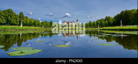 Panorama Blick auf das Schweriner Schloss. Das Schweriner Schloss ist der Sitz des Landtages von Mecklenburg-Vorpommern. Stockfoto