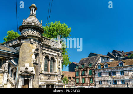 Traditionelle Fachwerkhäuser in der Altstadt von Rouen, Frankreich Stockfoto