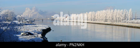 Um die UK-Fluss Dee im Winter Stockfoto