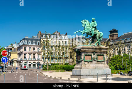 Equestrial Denkmal für Kaiser Napoleon Bonaparte in ein Quadrat in Rouen, Frankreich Stockfoto