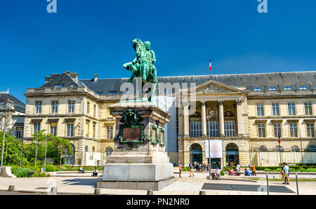 Equestrial Denkmal für Kaiser Napoleon Bonaparte in ein Quadrat in Rouen, Frankreich Stockfoto