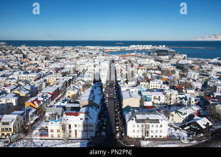 Luftaufnahme von der Hauptstadt Reykjavik, bunte Häuser und Dächer, Island Stockfoto