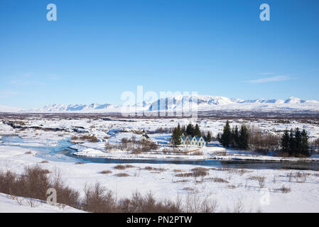 Blick von oben auf schneebedeckte, berühmte Sehenswürdigkeit Nationalpark Thingvellir - pingvellir - in Island Stockfoto