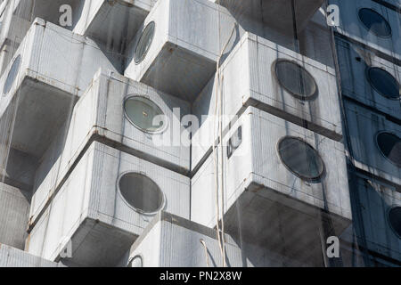 Nakagin Capsule Tower Building, Tokio, Tokyo, Japan. 1972 erbaut. Entworfen von dem japanischen Architekten Kisho Kurokawa (1934 - 2007). Stockfoto