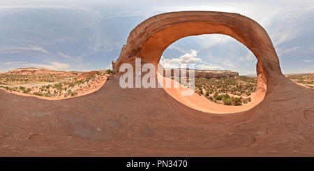 360 Grad Panorama Ansicht von Wilson Arch, südlich von Moab, Utah