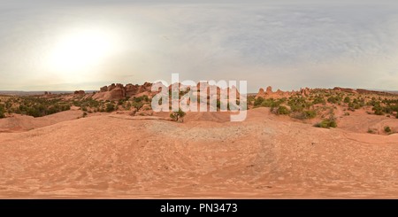 360 Grad Panorama Ansicht von Bögen Devils Garden Campground übersehen