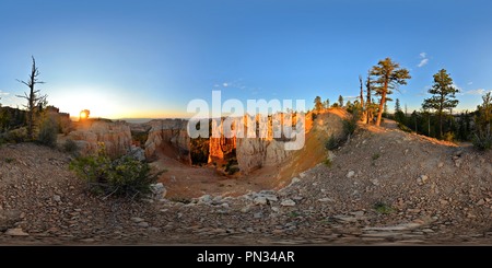 360 Grad Panorama Ansicht von Bryce Canyon, Sonnenaufgang über der Mitte des Rock