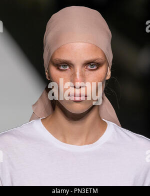 NEW YORK, NY-September 05, 2018: Rebecca Leigh Longendyke geht der Start- und Landebahn bei der Generalprobe für die Tom Ford 2019 Frühling Sommer fashion show während Stockfoto