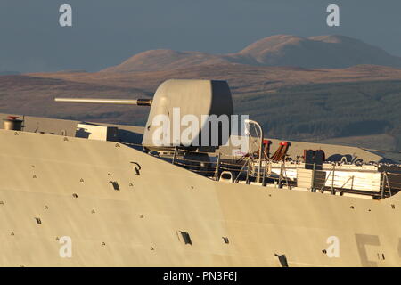 Der 5-Zoll/54-Kaliber (Mk 45) leichte Waffe, die artillerie Waffe auf SPS Almirante Juan de Borbón (F102), Alvaro de Bazan-Klasse Fregatte. Stockfoto