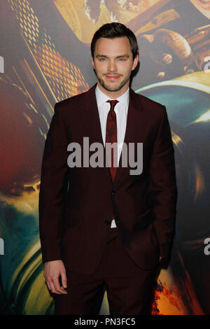 Nicholas Hoult bei der Premiere von Warner Bros. Pictures' 'Mad Max: Fury Road" an der TCL Chinese Theatre in Hollywood, CA, 7. Mai 2015 statt. Foto von Joe Martinez/PictureLux Stockfoto
