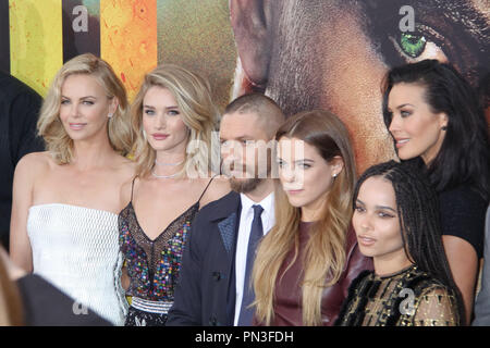 Rosie Huntington-Whiteley, Charlize Theron, Tom Hardy 05/07/2015 'Mad Max: Fury Road" Premiere an der TCL Chinese Theatre in Hollywood, CA Foto von kazuki Hirata/HNW/PictureLux Stockfoto