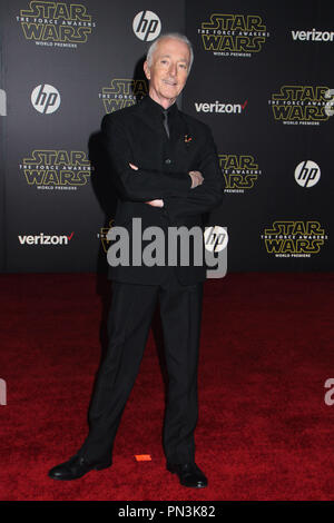 Anthony Daniels 12/14/2015 'Star Wars The Force weckt 'Premiere im Dolby Theatre in Hollywood, CA Foto von kazuki Hirata/HNW/PictureLux Stockfoto