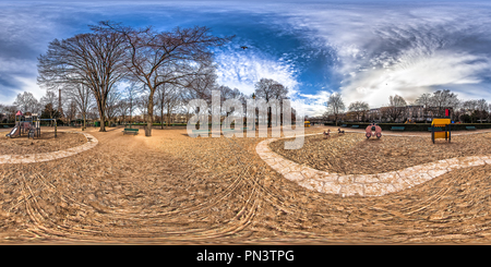 360 Grad Panorama Ansicht von Kleine Kinder Spielplatz in Champ-de-Mars-Av. Charles Risler - Av. Pierre Loti