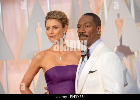 Eddie Murphy, Oscar® Presenter, kommt mit Gast für das Live ABC Telecast der 87 Oscars® auf der Dolby® Theater in Hollywood, CA am Sonntag, den 22. Februar, 2015. Datei Referenz # 32566 570 THA nur für redaktionelle Verwendung - Alle Rechte vorbehalten Stockfoto