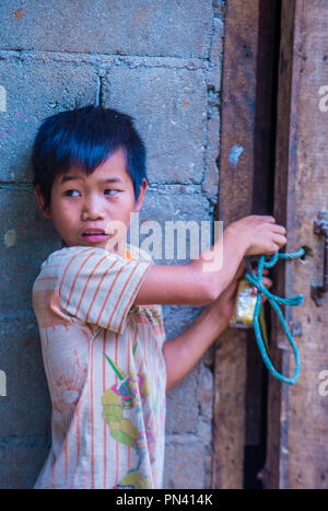 Laotisches Kind aus dem Dorf Bam Phoansa in Laos Stockfoto