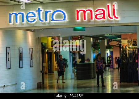 Bangkok, Thailand - 23 April, 2017: Unbekannter Menschen sind Einkaufs- und Wandern in U-Mall in Kamphaeng Phet MRT Station, Chatuchak Station, Chatu Stockfoto