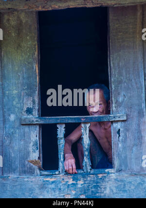 Laotischer Mann aus dem Dorf Bam Phoansa in Laos Stockfoto