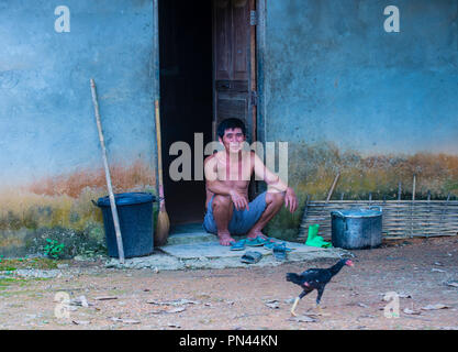 Laotischer Mann aus dem Dorf Bam Phoansa in Laos Stockfoto