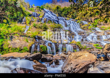 Wunderschöne Landschaft Blick auf Mae Ya Wasserfall im Doi Inthanon Nationalpark, Chiang Mai, Thailand. Stockfoto