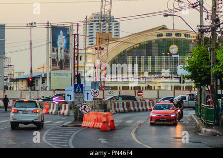 Bangkok, Thailand - 23 April, 2017: Bangkok Bahnhof oder Hua Lamphong Station, Frontansicht von der Straße. Diese Station ist der Hauptbahnhof Stati Stockfoto