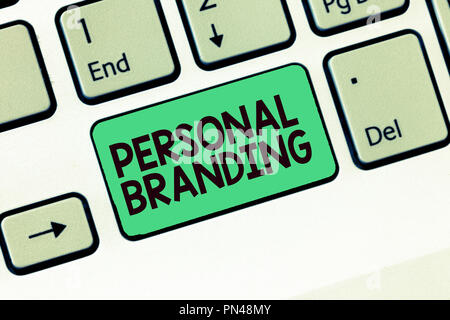 Schreiben Hinweis anzeigen Personal Branding. Business Photo Marketing präsentieren sich und ihre Karrieren als Marken. Stockfoto