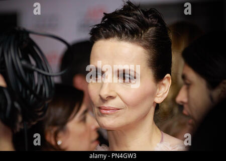 Juliette Binoche bei Warner Bros.'' Die 33'' Galavorstellung am AFI Fest 2015 in TCL Chinese Theatre in Hollywood, CA, November 9, 2015 statt. Foto von Joe Martinez/PictureLux Stockfoto