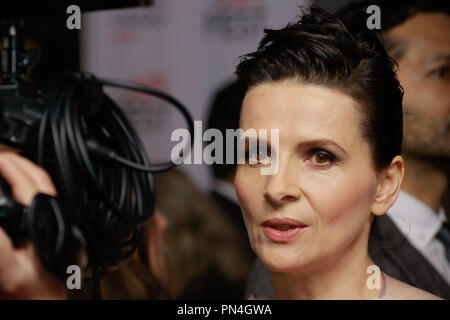 Juliette Binoche bei Warner Bros.'' Die 33'' Galavorstellung am AFI Fest 2015 in TCL Chinese Theatre in Hollywood, CA, November 9, 2015 statt. Foto von Joe Martinez/PictureLux Stockfoto