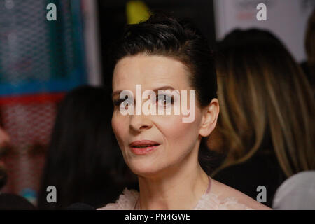 Juliette Binoche bei Warner Bros.'' Die 33'' Galavorstellung am AFI Fest 2015 in TCL Chinese Theatre in Hollywood, CA, November 9, 2015 statt. Foto von Joe Martinez/PictureLux Stockfoto