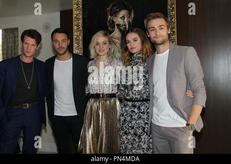 Matt Smith, Jack Huston, Bella Heathcote, Lily James Douglas, Stand 22.01.2016" Stolz und Vorurteil und Zombies' Fotoshooting an der London West Hollywood, West Hollywood, CA Foto von Izumi Hasegawa/HNW/PictureLux Stockfoto