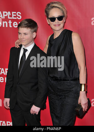 Roan Joseph Bronstein, Sharon Stone an den 2016 MusiCares Person des Jahres ehrt Lionel Richie im Los Angeles Convention Center in Los Angeles, CA am Samstag, 13. Februar 2016. Foto von PRPP PRPP. Datei Referenz # 32844 013 PRPP 01 nur für redaktionelle Verwendung - Alle Rechte vorbehalten Stockfoto