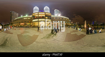 360 Grad Panorama Ansicht von Eingang des Suria KLCC Shopping Center der Petronas Towers